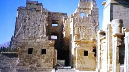 medinet Habu temple luxor, Egypt travel booking